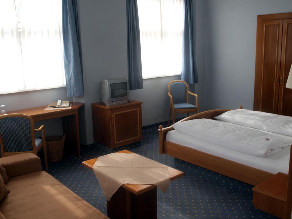 Markgraeflich Badischer Gasthof Schwanen Salem  Extérieur photo